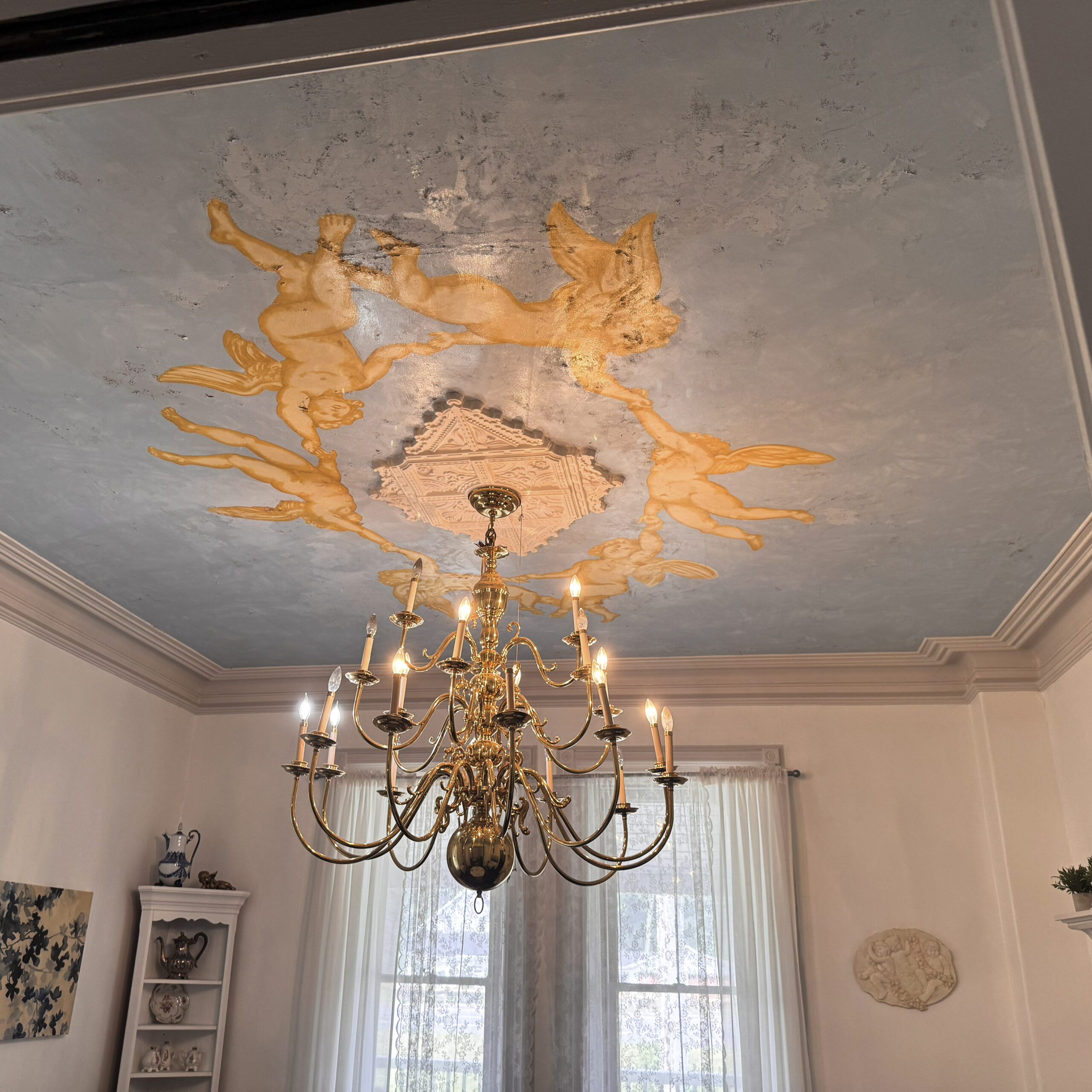 The lovely teahhouse angel babies on ceiling